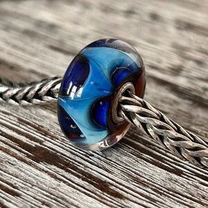 TROLLBEADS Wave of Dreams LAA 925S NEW Condition, Shades of Blue